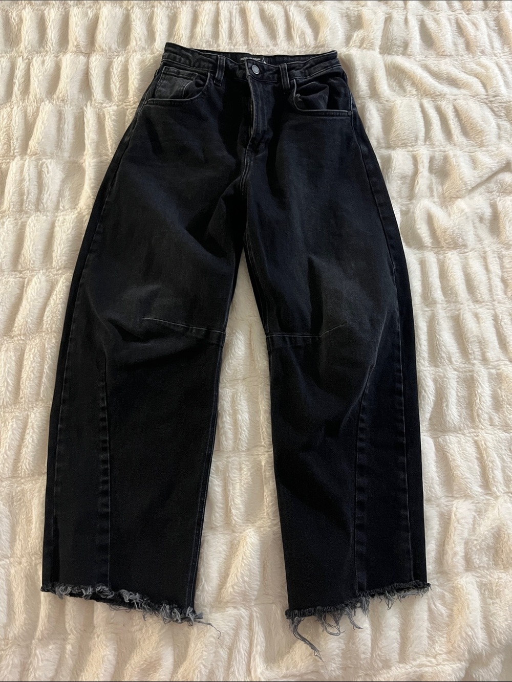The seamed barrel jean